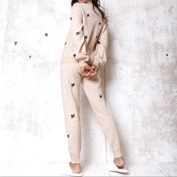 Bow Knit Set - New! - Picture 4 of 14